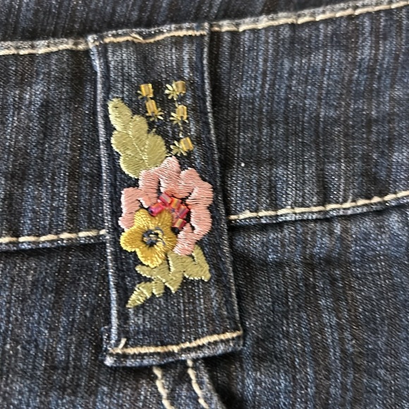 Point Zero VGUC jeans striped. Embroidery and beads on belt loops. Size 3. - Picture 11 of 16